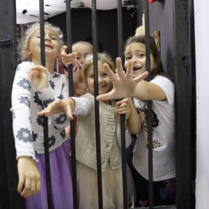 Escape room Záhada grófa Draculu – deti riešia úlohy v príbehovej hre