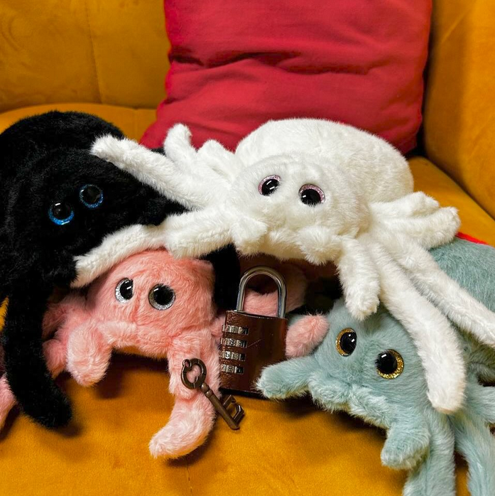 Pavúčia rodinka – maskoti LeavingRoom ako sprievodcovia detským príbehom