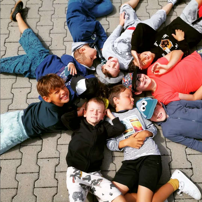 Deti z escape room tábora oddychujú a užívajú si spoločný čas